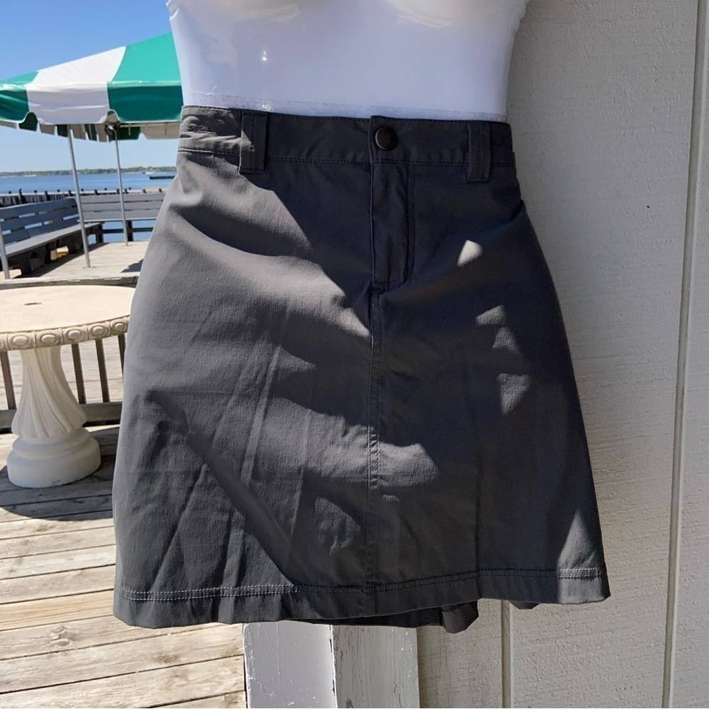 Eddie Bauer squirt like new and dark green khaki. Wicking fabric thwarts rashes.